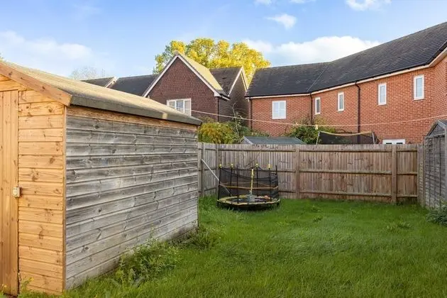 Superb 3-bed House With Parking Garden in London