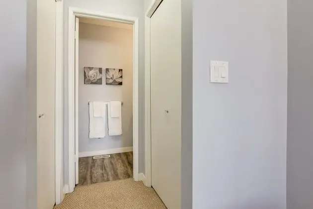 Superb 3BR mins to DT SAIT - Banyo Tipleri