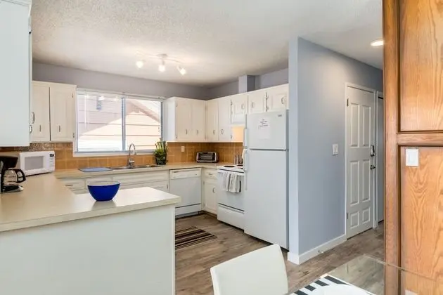 Superb 3BR mins to DT SAIT - Mutfak