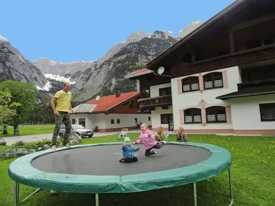 Superb Apartment in Leutasch Tyrol With Meadow Around - Dış Mekan