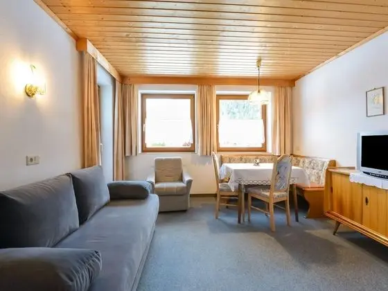 Superb Apartment in Leutasch Tyrol With Meadow Around - Oda Düzeni