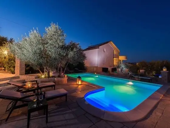 Superb Apartment in Murter with Hot Tub