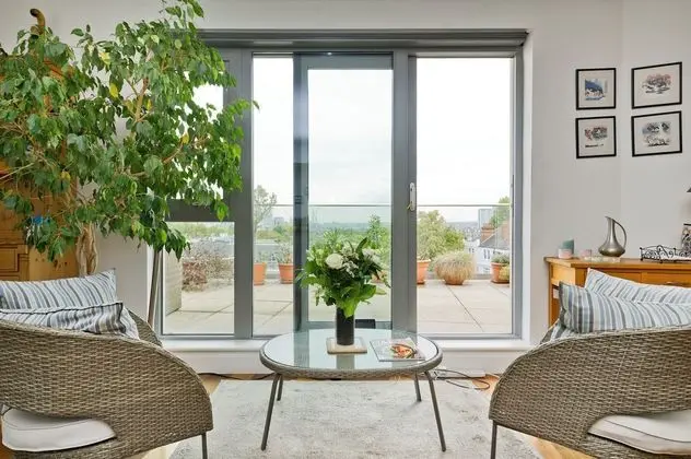 Superb Apartment With Terrace Near the River in Putney by Underthedoormat - Lobi