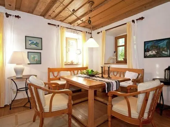 Superb Holiday Home in Weissenburg near Forest - Yerinde Yemek