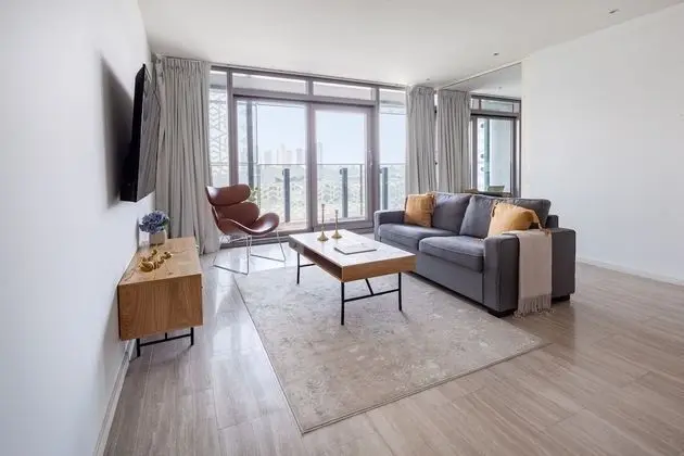 Superb And Modern 1BR on a Premier Waterfront Location! - İç Mekan