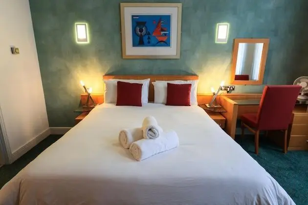 Superb Spacious Central Studio Apartment High Ceiling