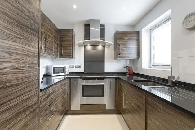 Supererior Modern Riverside Fulham Apartment With Balcony and 2 Parking Spaces - Mutfak