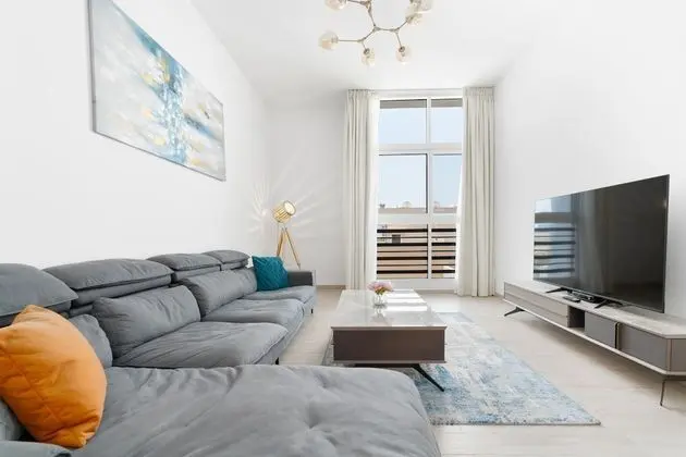SuperHost - Comfy Apartment in JVC With Designer Swimming Pool - Öne Çıkan Resim