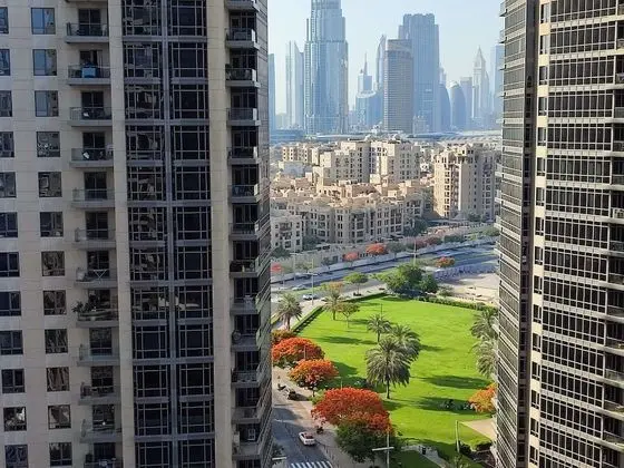 SuperHost - Downtown Apartment With Charming Park Views
