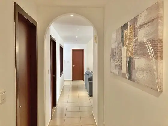 SuperHost - Extravagant Apartment with Sea and Marina Views - İç Mekan