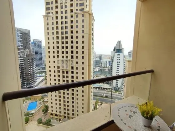 SuperHost - Magnificent Waterfront Apt, Steps From the Beach
