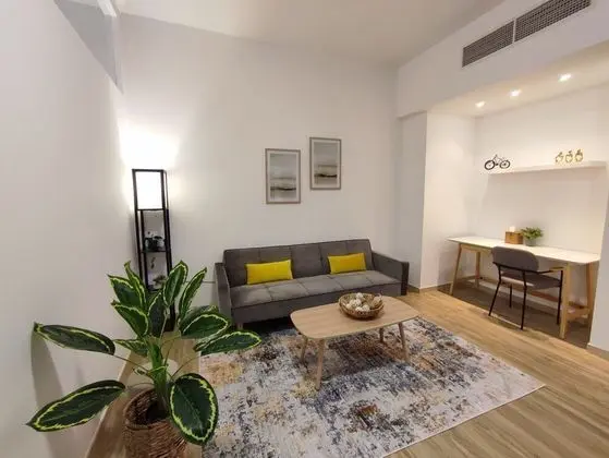 SuperHost - Magnificent Waterfront Apt, Steps From the Beach - İç Mekan