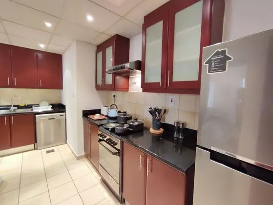 SuperHost - Magnificent Waterfront Apt, Steps From the Beach - Mutfak