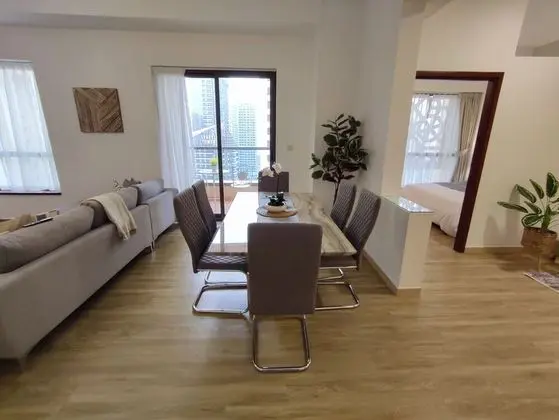 SuperHost - Magnificent Waterfront Apt, Steps From the Beach - Oda Düzeni