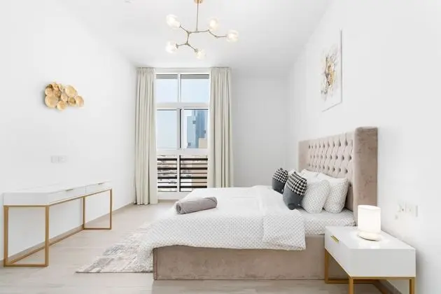 SuperHost - Modern and Dazzling Apartment With Designer Pool