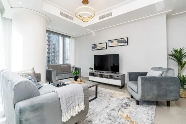 SuperHost - Modern and Unique Apartment with Fountain Views - İç Mekan