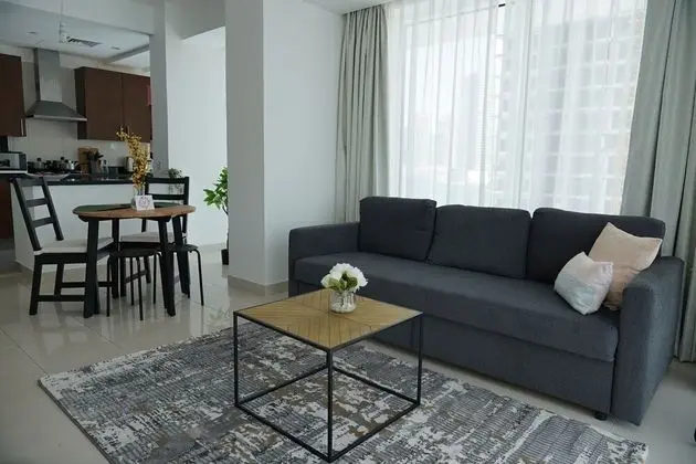 SuperHost- Next to Dubai Canal | Elegant 1 BR | Business Bay - Oda Düzeni