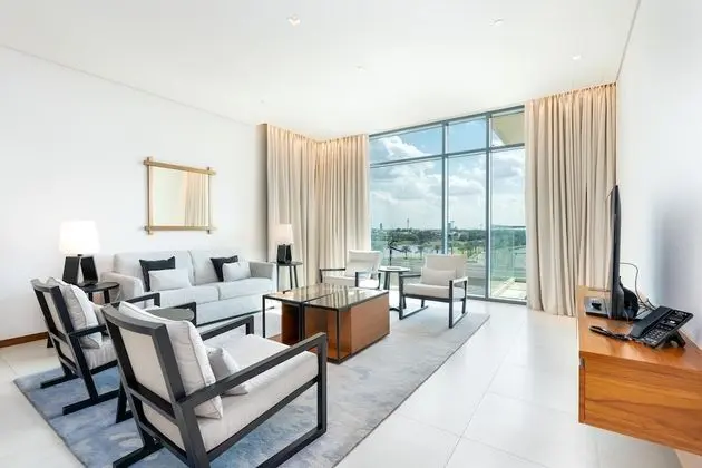 SuperHost - Spacious Apartment With Balcony and Large Pool