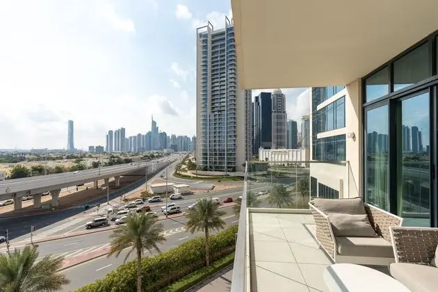 SuperHost - Spacious Apartment With Balcony and Large Pool