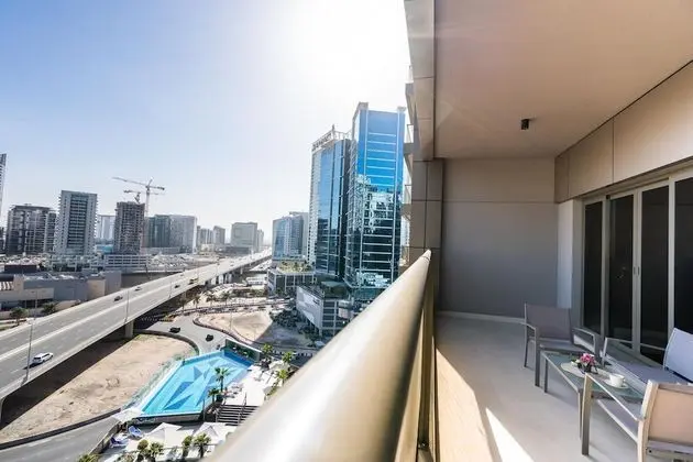 SuperHost - Spacious Apartment With Balcony Near Metro Station