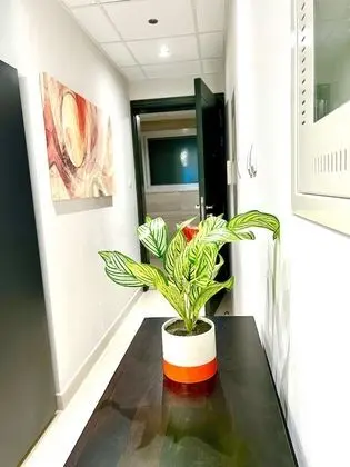 SuperHost - Spacious Apartment In Business Bay With Canal View - İç Mekan