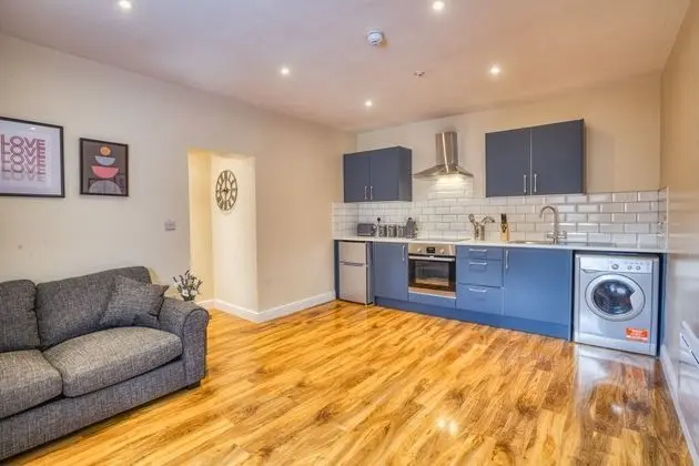 Superior 2 Bedroom in Central Lincoln En-suite Shower King Size Beds Free Toiletries and Wifi - Bar
