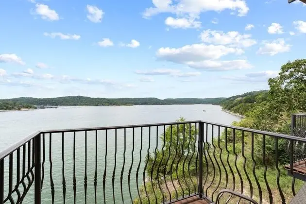 Superior 2 Bedroom Lake View Villa