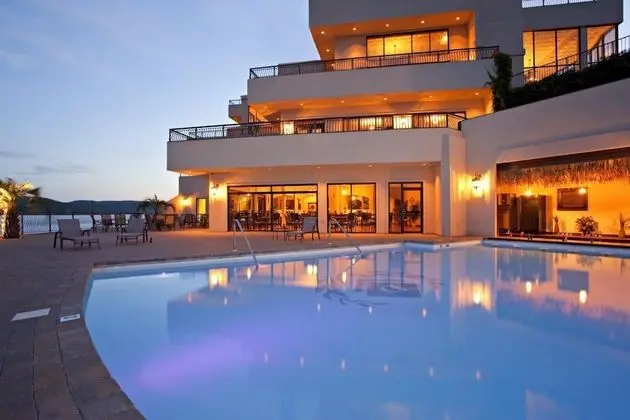 Superior 3 Bedroom Villa Waterfront