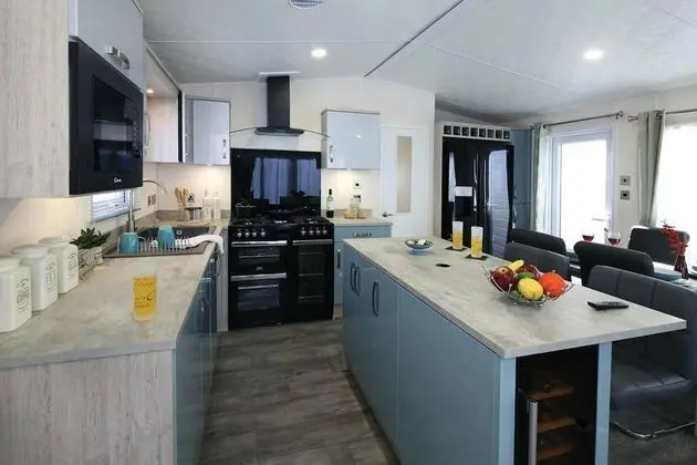 Superior 6 Berth Holiday Home in Suffolk, - Mutfak