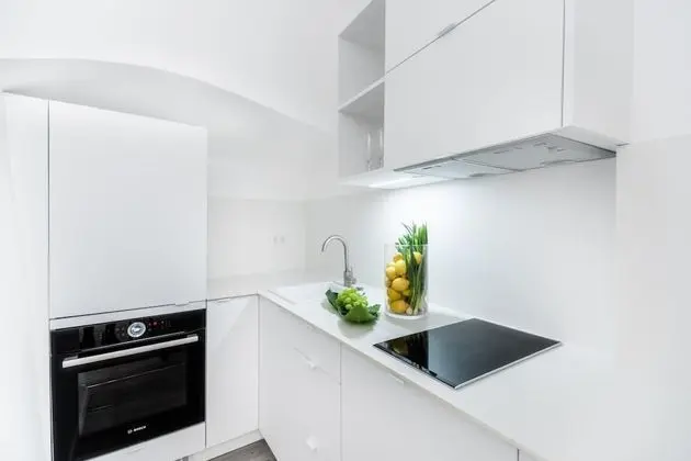 Superior Apartment Art Collection With Kingsize Bed and Air Conditioning