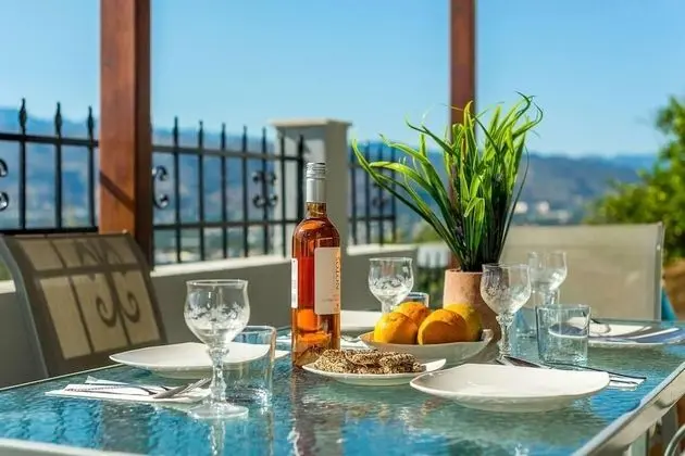 Superior Apartment - Overlooking Chania-with Pool - Yerinde Yemek