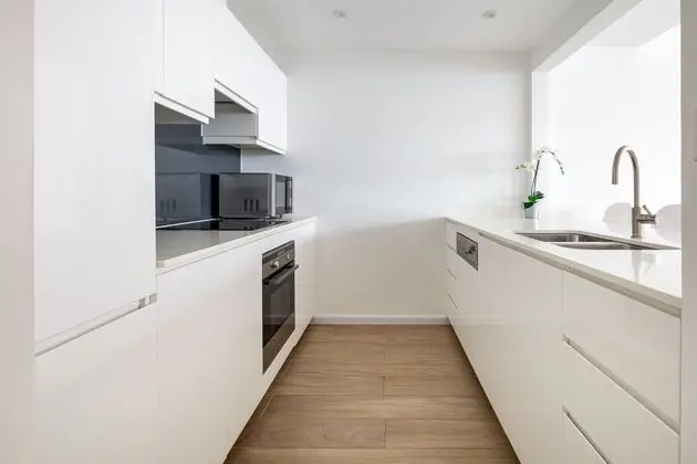 Superior and Upgraded 1BR in Heart of Marina! - Mutfak