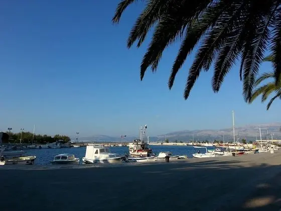 Supetar Central Child-friendly and Dog-friendly Apartment Near Beach