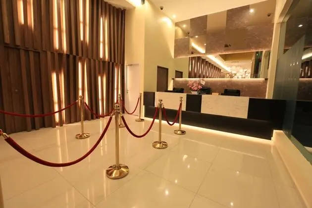 SUPREME HOTEL - Lobi