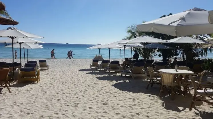 Sur Beach Resort Boracay - Plaj