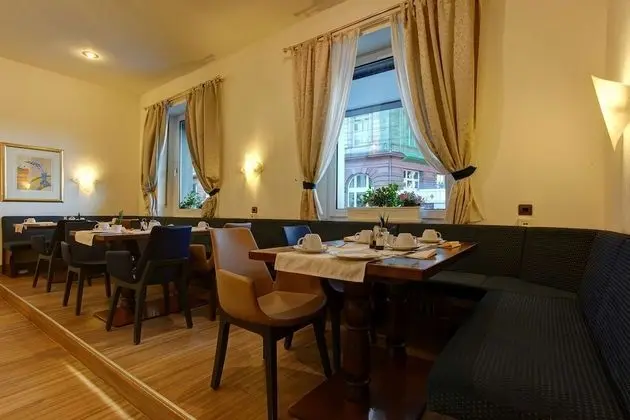 Sure Hotel by Best Western Ambassador Duesseldorf - Yerinde Yemek