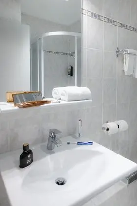 Sure Hotel by Best Western Centre Beaune - Banyo Tipleri