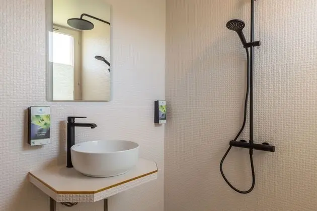 Sure Hôtel Porte de Dieppe - Banyo Tipleri