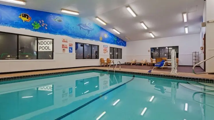 SureStay Hotel by Best Western Cedar Rapids - Havuz