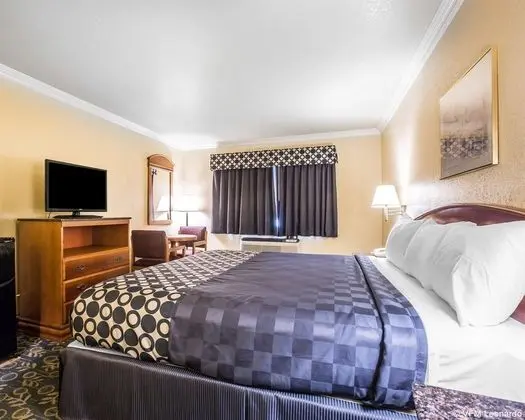 SureStay Hotel by Best Western Fontana