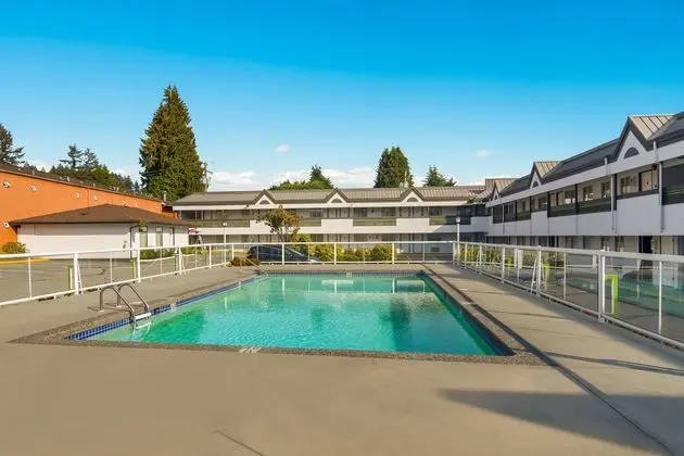 SureStay by Best Western North Vancouver Capilano - Havuz
