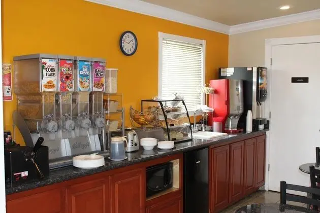 SureStay Hotel by Best Western Seaside Monterey - Yeme / İçme