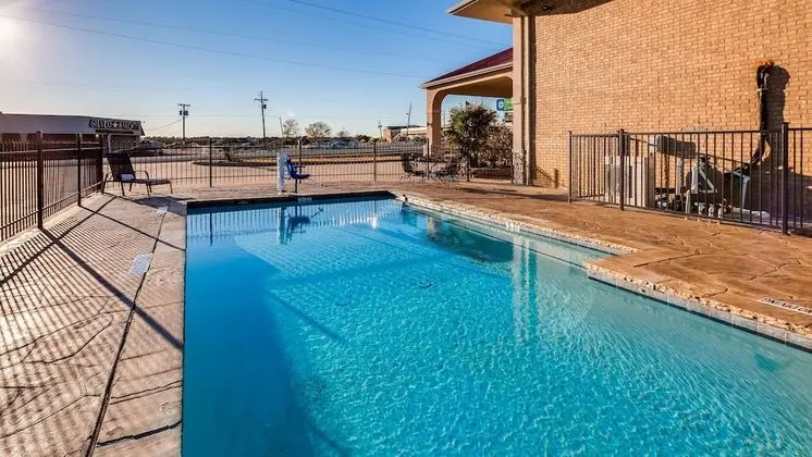 SureStay Hotel by Best Western Terrell - Havuz