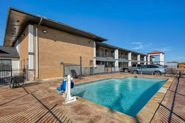 SureStay Hotel by Best Western Terrell - Havuz