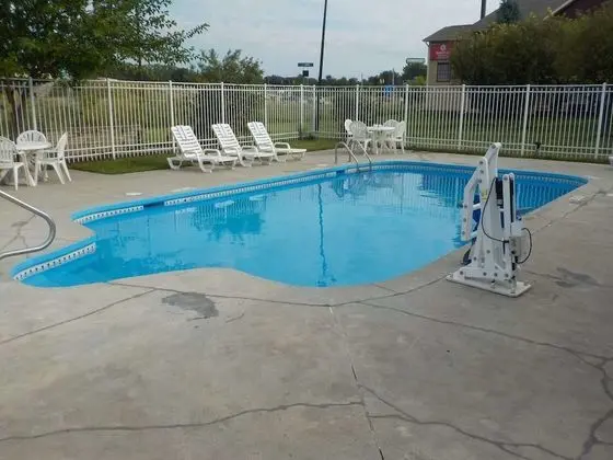 SureStay Plus Hotel by Best Western Auburn - Havuz