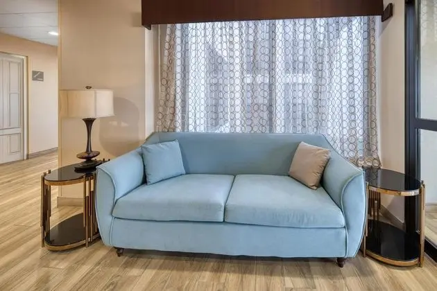 SureStay Plus Hotel by Best Western Batesville - Lobi