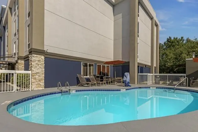 SureStay Plus Hotel by Best Western Lexington - Havuz