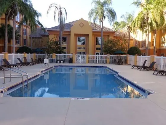 Surestay Plus By Best Western Orlando Lake Buena Vista - Havuz