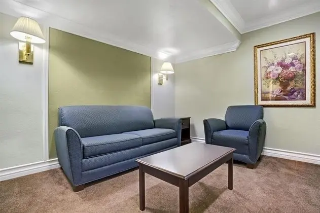 SureStay Plus Hotel by BW Atlanta Airport South