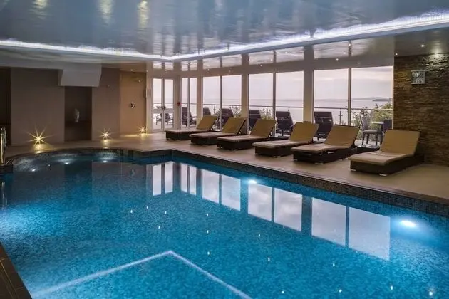 Surf Break 2BD St Ives Apartment W/ Sea Views+spa Experience - Havuz